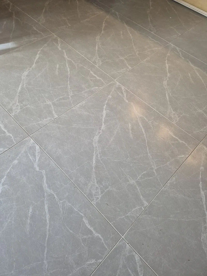Grey marble-look floor tiles with aligned grout lines