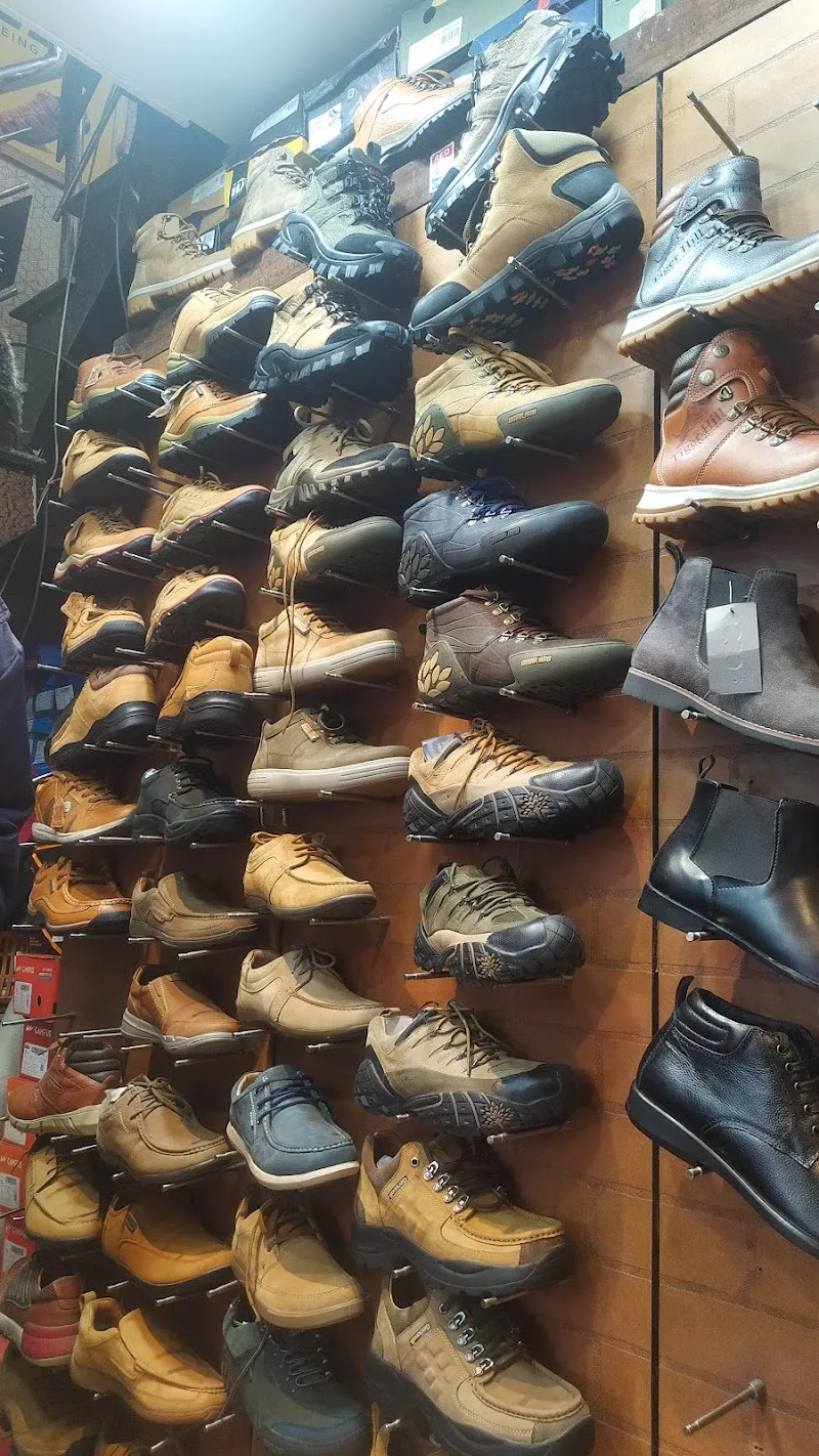 Baba Shoes, City Centre, Udaipur — photo 5
