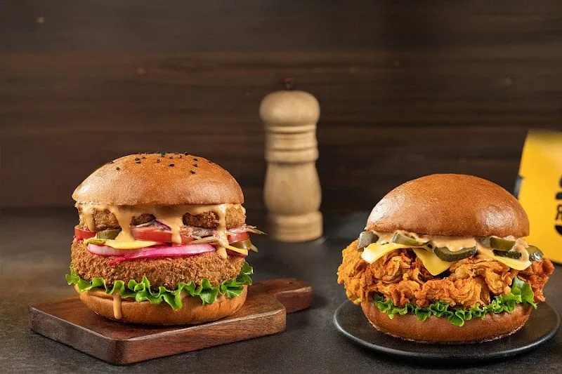 Hulk's Burger, Mukherjee Nagar, North Campus, New Delhi — photo 3