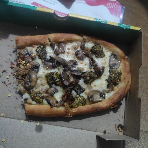 Olio - The Wood Fired Pizzeria, Okhla Phase 2, Kalkaji, New Delhi — photo 5