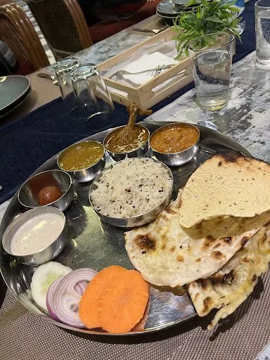 Makhani Darbar: Curries, Breads & Beyond, Mall De-Cor, Ranchi — photo 2