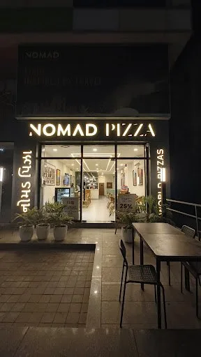 Crunch Global Pizzas by Nomad, Venus Square Mall, Ahmedabad — photo 3